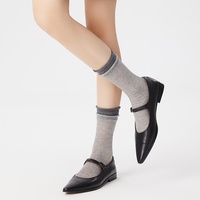 Chaussettes mi-mollet fines d'été pour femme en coton antibactérien, bicolores contrastées, sans couture, tendance, polyvalentes, à bord roulé et effet empilé