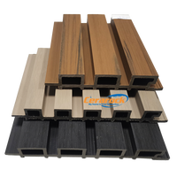 Trois quatre cinq trous co-extrusion WPC revêtement mural panneau mural extérieur panneau mural en grain de bois WPC panneau de façade mural pour l'extérieur
