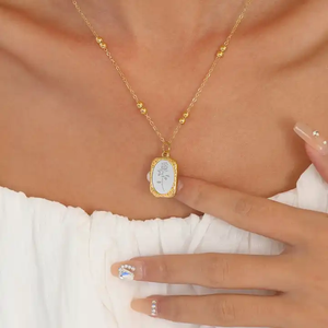 Gravé 18k Or Rempli En Acier Inoxydable Miroir Surface <span class=keywords><strong>Naissance</strong></span> Fleur Pendentif Colliers Pour Femmes Bijoux <span class=keywords><strong>De</strong></span> Mode - Product Image 2