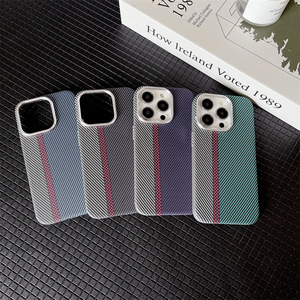 Venta al por mayor de negocios de alta calidad de <span class=keywords><strong>fibra</strong></span> de carbono magnética PC duro móvil funda protectora para teléfono para iPhone 15 16 pro Max casos - Product Image 3