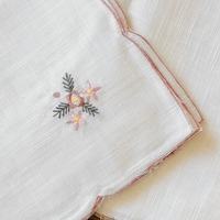 Serviette de table carrée en coton brodé de fleurs personnalisées faites à la main Vente en gros de serviettes en tissu brodé