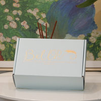 Boîte à T-shirts en Carton Ondulé Mat Premium – Emballage Élégant pour Vêtements de Marque