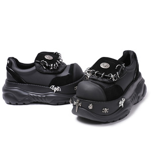 Chaussures <span class=keywords><strong>plateforme</strong></span> gothiques punk pour femmes, décorées de crânes et de chaînes métalliques, baskets compensées à semelle épaisse, chaussures de mode sombre personnalisables - Product Image 5
