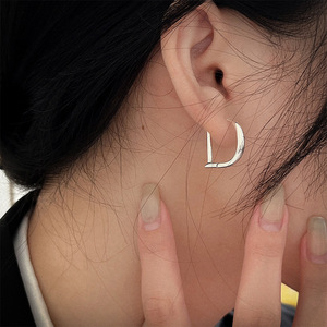 Ruitai S925 Sterling Silver Letter Clip-on <b>Earrings</b> Women's Everyday Wear <b>Fine</b> <b>Stud</b> <b>Earrings</b> - Product Image 1