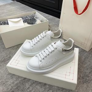 Zapatillas Deportivas de Lujo de Diseñador 2026, con Detalle de Diamantes, Suela Gruesa, Transpirables, Blancas, Cerradas, para Parejas, Casuales - Product Image 1