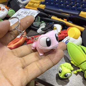 Figurines articulées flexibles mignonnes, jouets anti-stress, porte-clés grenouille imprimé en 3D - Product Image 3