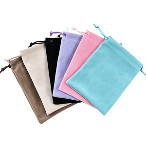 Pochette en velours avec cordon de serrage pour bijoux, cosmétiques, pierres précieuses, montres et plus encore - Product Image 1