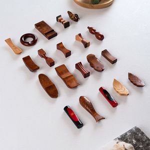 ตะเกียบไม้สไตล์ญี่ปุ่นสำหรับวางบนโต๊ะอาหารช้อนส้อมมีดที่วางตะเกียบขัดด้วยมือ - Product Image 6