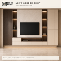 Meuble TV moderne de luxe léger en bois massif, unité murale TV du sol au plafond avec rangements ivoire et baies de présentation en chêne fumé pour salon