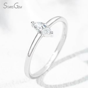 Anillo de Compromiso Solitario Unisex de Oro Blanco de 18K con Diamante Cultivado en Laboratorio de Corte Marquesa de 0.21ct y 3*6mm, Color D Clásico, Starsgem - Product Image 2