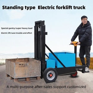 Nieuwe 3-wiel elektrische heftruck met hydraulische capaciteit van 200 kg, hefhoogte 2 m, massieve rubberen wielen en loodzuurbatterij. - Product Image 4