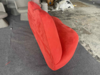 Sofá Icónico con Forma de Labios Rojos, Sofá de Terciopelo de Lujo, Estilo Pop Art Posmoderno, para Boutique de Moda o Estudio