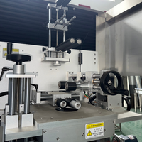 Machine d'étiquetage automatique de manchons rétractables en PVC, machine d'étiquetage de manchons rétractables linéaires à haute efficacité pour ligne de bouteilles de boisson