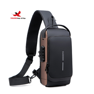 Bolso de Pecho Personalizado, Impermeable, Antirrobo, con USB, Bandolera, para Hombre, de un Solo Hombro - Product Image 1