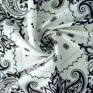 Bandana Grande 22x22 Pollici in Poliestere Traspirante Rosso con Motivo Paisley, Fazzoletto da Cowboy per Uomo e Donna per Attività all'Aperto - Product Image 3