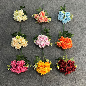 Fleurs artificielles en soie, roses à 5 têtes simulées, petites roses cornées, pour décoration de mariage et de maison, moulage par injection, Chine - Product Image 2