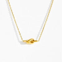 Collar de Lujo Mirawell Niche Sweetheart Estilo Hong Kong con Nudo de Amor, Perla, Flor y Cadena de Bambú, Chapado en Oro de 18K para Mujer