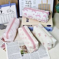 Tas Makeup Katun Quilted Gaya Korea dengan Logo Custom, Motif Ceri Stroberi, Tempat Pensil, Pouch Perlengkapan Mandi untuk Wanita dan Remaja Putri
