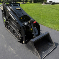 Chargeuse compacte sur chenilles Derette V1000 avec godet de chargement frontal, mini-chargeuse diesel pour projets de travail en espaces restreints