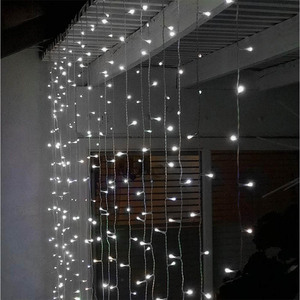 Cadena de luces planas tipo cortina, bajo voltaje, blanco frío, ideal para decoraciones festivas y ambientes acogedores. - Product Image 3