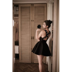 Vestido de Fiesta Pequeño al por Mayor OEM Elegante Negro de Verano de Satén Estilo Skater Mini Vestido con Espalda Cruzada de Perlas Sin Mangas para Baile de Graduación Cóctel - Product Image 1