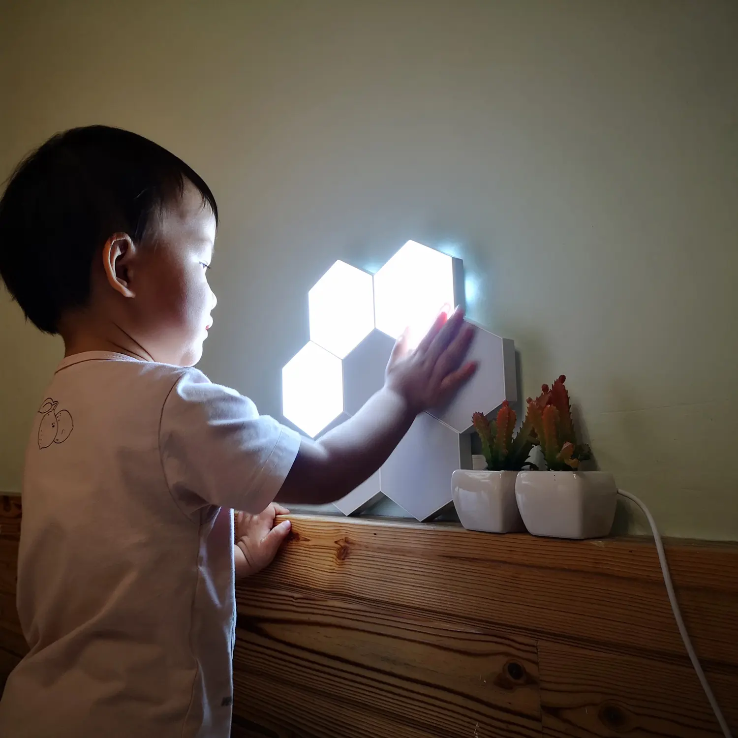 Yeni ürün fikirleri 2021 tatlı hassas dokunmatik altıgen ışık duvar led braketi ışık altıgen led yenilikçi hediye ev ürünleri
