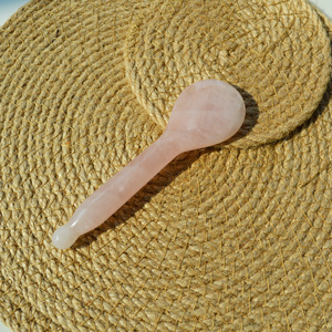 Outil de massage Gua Sha en forme de cuillère en quartz rose fait à la main, fonction musicale, bâton de thérapie d'<span class=keywords><strong>acupuncture</strong></span>, <span class=keywords><strong>rajeunissement</strong></span> de la peau du <span class=keywords><strong>visage</strong></span> - Product Image 2