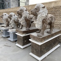 Sculpture en pierre sculptée, statues de lions en marbre, statues de lions de chasse en marbre grandeur nature d'Alibaba, statues de lions en marbre anciennes à vendre