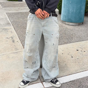Jeans de hombre ODM de Hong Kong, estilo Dirty Washed a rayas, vaqueros de pierna ancha personalizados, vaqueros de algodón de peso medio, vaqueros rasgados al por mayor. - Product Image 1
