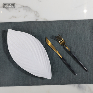 Merlin Living Assiette décorative en céramique blanche grise <span class=keywords><strong>moderne</strong></span> Vaisselle nordique de luxe en porcelaine mate avec forme de feuille de palmier Décoration intérieure - Product Image 4