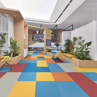 Dalles de moquette modernes 50x50cm en nylon, couleur unie, rembourrées, robustes, modulaires, pour espaces de coworking et salles de réunion (vente en gros)