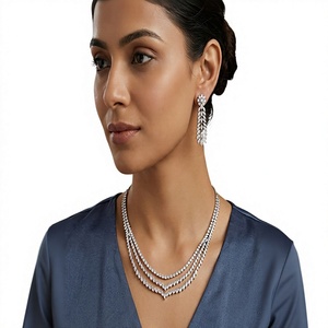Ensemble élégant de collier et boucles d'oreilles en cristal plaqué rhodium, design à pampilles, coupe brillante ronde, bijoux de mariage - Product Image 2