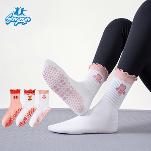 Calidad al por mayor <span class=keywords><strong>Gripper</strong></span> <span class=keywords><strong>Slipper</strong></span> Calcetines Precio de fábrica NO MOQ Jacquard <span class=keywords><strong>Grip</strong></span> Calcetines Ruffle Cuff White Pilates <span class=keywords><strong>Grip</strong></span> Calcetines personalizados - Product Image 1