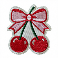 Écusson rond brodé en forme de cerise rouge, style coquette, avec application, 2,8x2,6, crochet et boucle pour casques, sacs, vêtements, cadeaux DIY