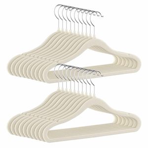 Vente en gros de cintres modernes antidérapants légers en velours pour enfants, cintres en velours pour boutique - Product Image 1