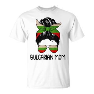 T-shirt avec drapeau et lunettes de soleil pour maman bulgare à chignon désordonné - Product Image 1