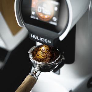 Moulin à café Eureka Helios 65, fabrication italienne, commande électronique, écran LCD, usage commercial - Product Image 2