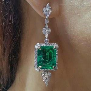 E2348 Colgante de Esmeralda Verde con Detalles de Diamantes, Joyería Fina - Product Image 3