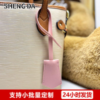 En gros, Breloques de sac à main en cuir PU, polyvalentes et tendance, accessoires de bagage, livrées directement