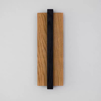 Lampe murale LED créative en fer et bois massif, design moderne et simple, à bande verticale longue, pour salon, chambre et éclairage décoratif d'escalier