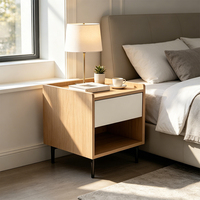 Table de chevet en bois massif avec design vintage pour projets hôteliers, villas et chambres résidentielles