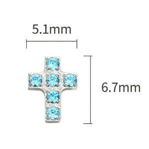 Boucles d'oreilles croisées en alliage de titane, clous en zircon de 5,1 mm x 6,7 mm pour piercing du cartilage de l'oreille - Product Image 1