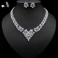 2022 haute qualité lien chaîne collier boucles d'oreilles ensemble Simple nouveau Style de fleur de glace à la mode pour cadeau de mariage caractéristiques Zircon exclusif