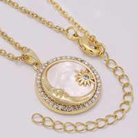 Collier Pendentif Soleil et Lune Délicat, Incrustation Nacre, Breloque Halo Pavé de Zirconium Cubique, Chaîne en Acier Inoxydable Plaqué Or, Bijou