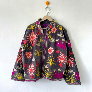 Chaqueta Artesanal de Terciopelo Gris Bordada a Mano para Mujer, Estilo Étnico Suzani, Chaqueta Bordada con Motivos Florales Rajastaníes - Product Image 1