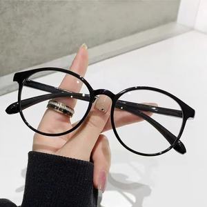 Lunettes <span class=keywords><strong>de</strong></span> <span class=keywords><strong>lecture</strong></span> ultra-légères TR90 pour femmes Loupe mignonne anti-lumière bleue avec anti-fatigue Disponible en montures rouge et marron - Product Image 2