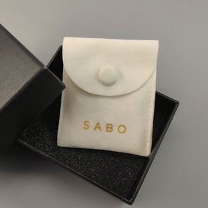 Petites pochettes en velours blanc personnalisées avec bouton pour l'emballage de bijoux - Product Image 1