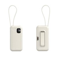 Batterie externe mini 5000 mAh 22,5 W à charge rapide avec câble USB-C 8 broches intégré, support dissimulé, affichage numérique, charge 3 appareils, 4 couleurs