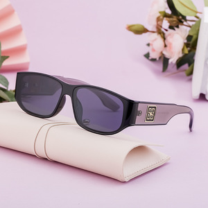 Gafas de sol con montura cuadrada a la moda para mujer, protección UV400, material de PC, color negro LT 6115 - Product Image 2
