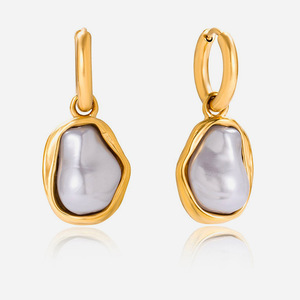 ต่างหูระย้าชุบทอง18K ตัวเรือนมุกแบบไม่สม่ำเสมอสวมใส่ได้ทุกวัน - Product Image 1